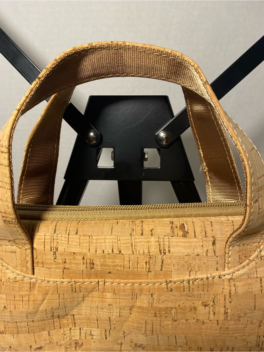 Women’s Cork Bag Leaf Pattern laser-cut Computer/iPad Natural Like New - Picture 8 of 10